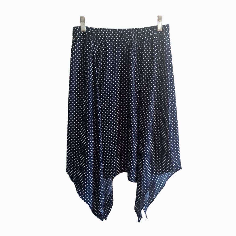 Elle pull-on shark bite hem polka dot skirt. Size XS